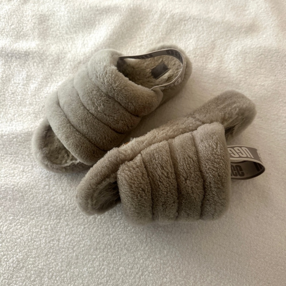 GREY UGG SLIDES